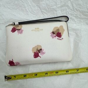 White Floral Wristlet with Pink & Tan Accents